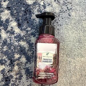 Bath & Body Works Frosted Cranberry Hand Soap - Red & Black